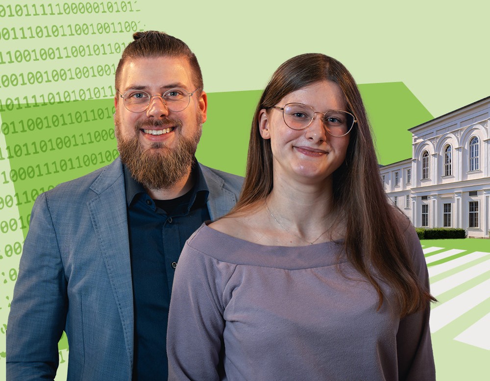 Ein Mann und eine Frau stehen vor einem grünen Hintergrund. Im Hintergrund ist Binärcode und ein weißes Haus.