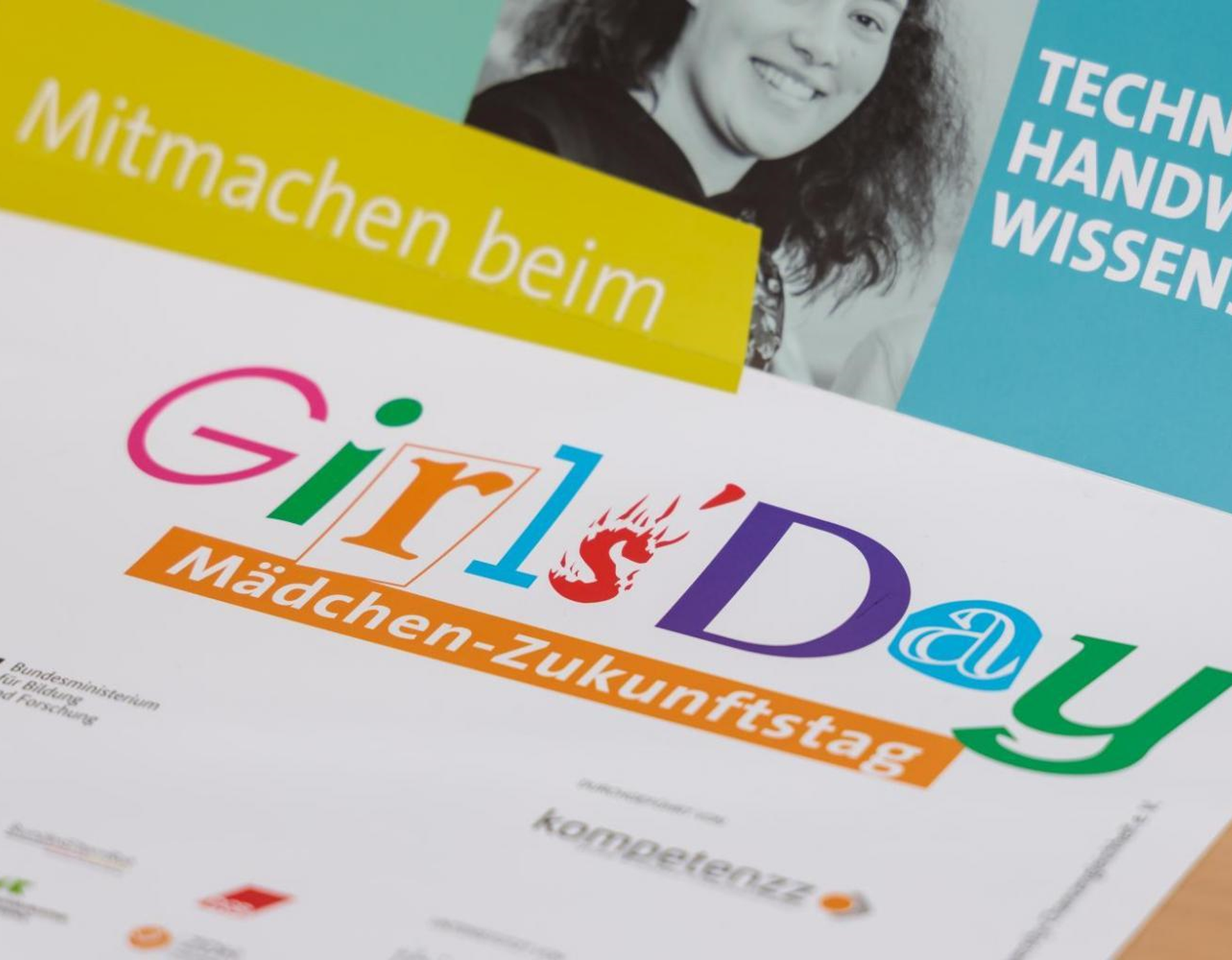 Das Bild zeigt ein Plakat mit der Einladung zum Mitmachen beim Girls Day