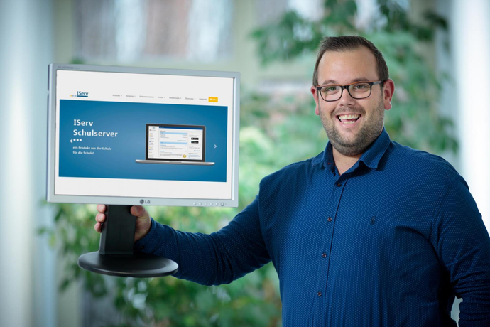 Mitarbeiter mit Monitor
